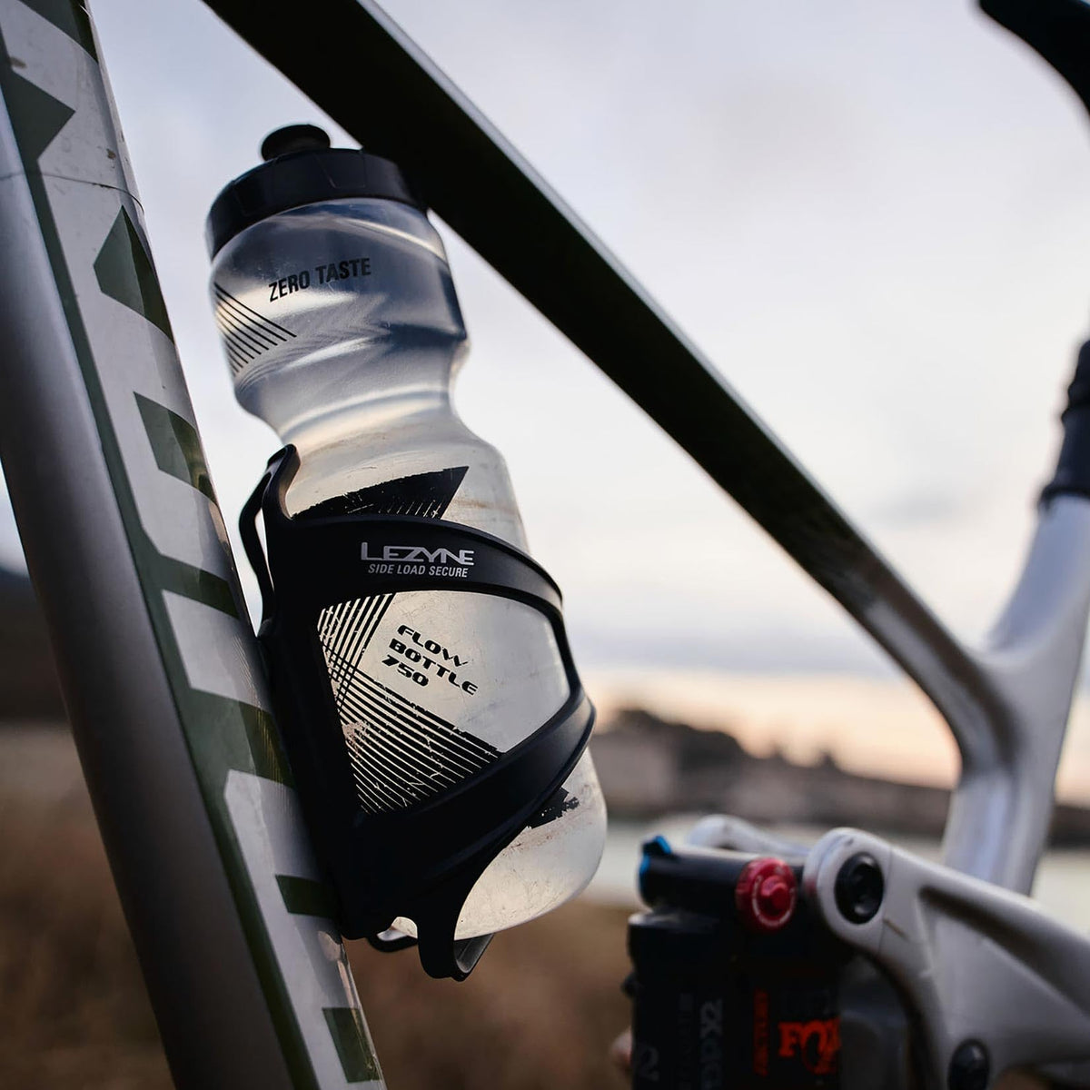 Side Load Composite Bike Water Bottle Cage for Compact Frames